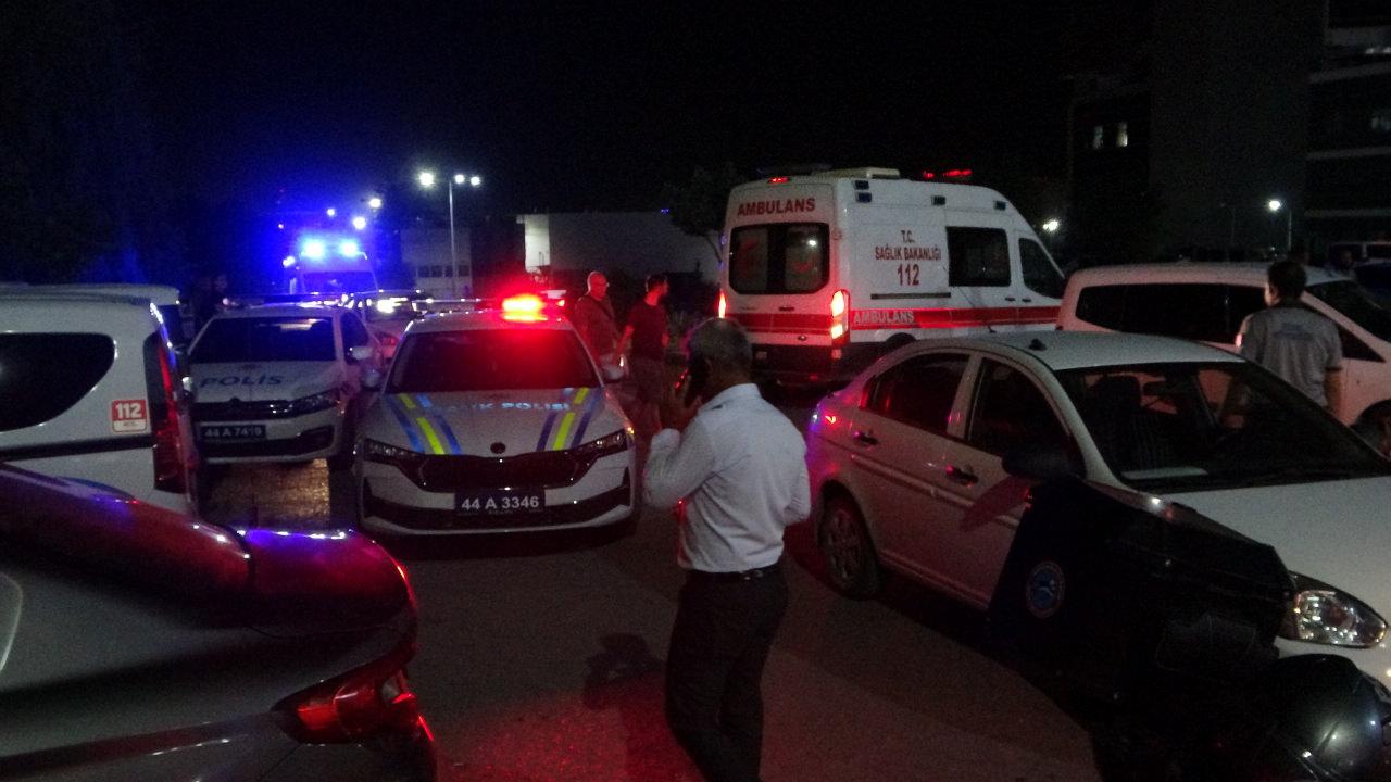 Bölgeye sağlık ve polis ekipleri sevk edildi. 