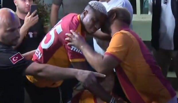 Osimhen ayağının tozuyla gönülleri fethetti! Engelli taraftara jest