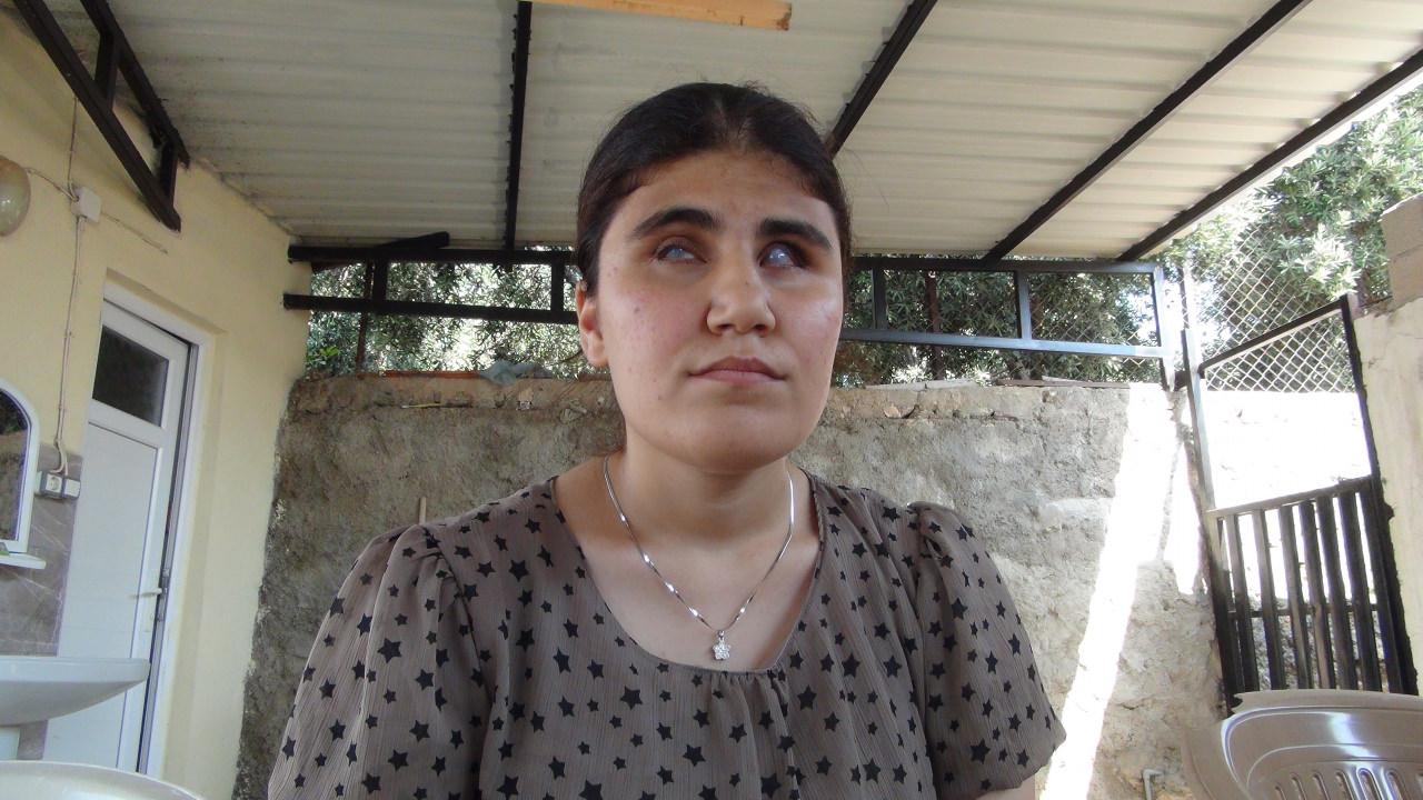 Doğuştan görme engeli bulunan Nazalin Selvi.