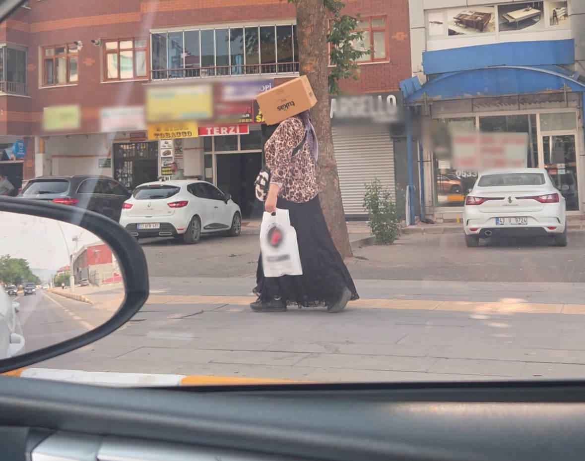Sıcaktan bunalan kadının o anları...