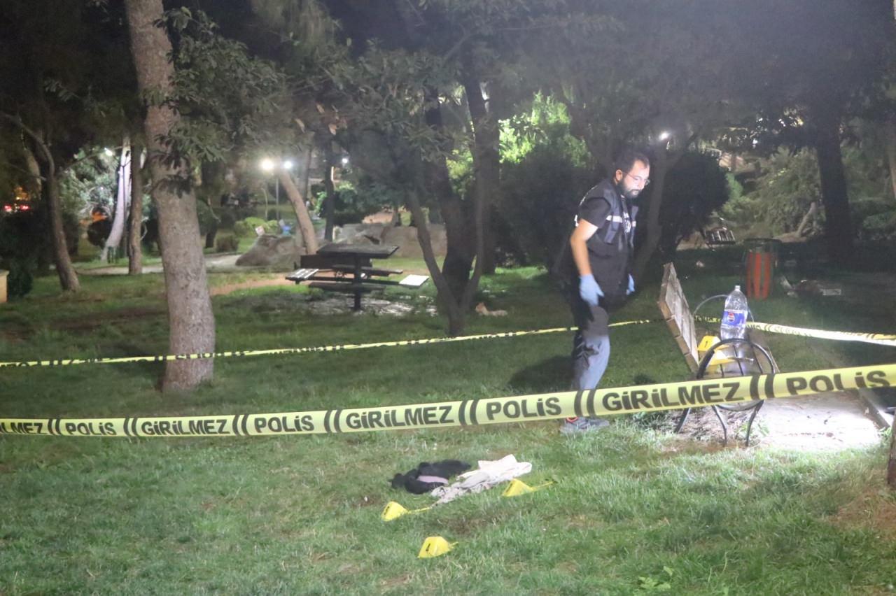  Yılmaz Beyazkuş (27) bıçaklanarak öldürüldüğü olay yeri. 
