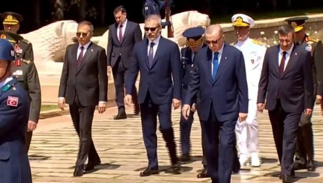 Cumhurbaşkanı Erdoğan ve YAŞ üyelerinin Anıtkabir ziyareti