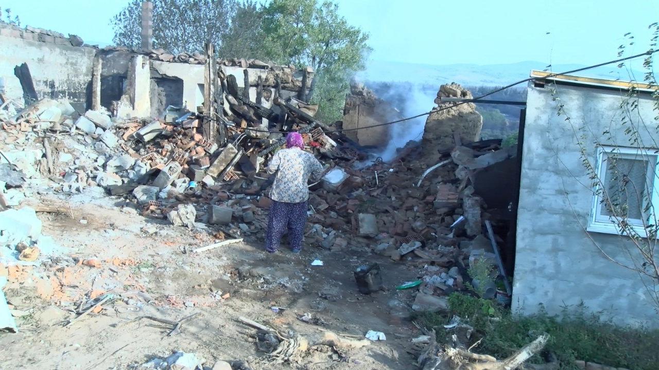 Faize Soran'ın yangın sonrası kullanılmaz hale gelen evi. 