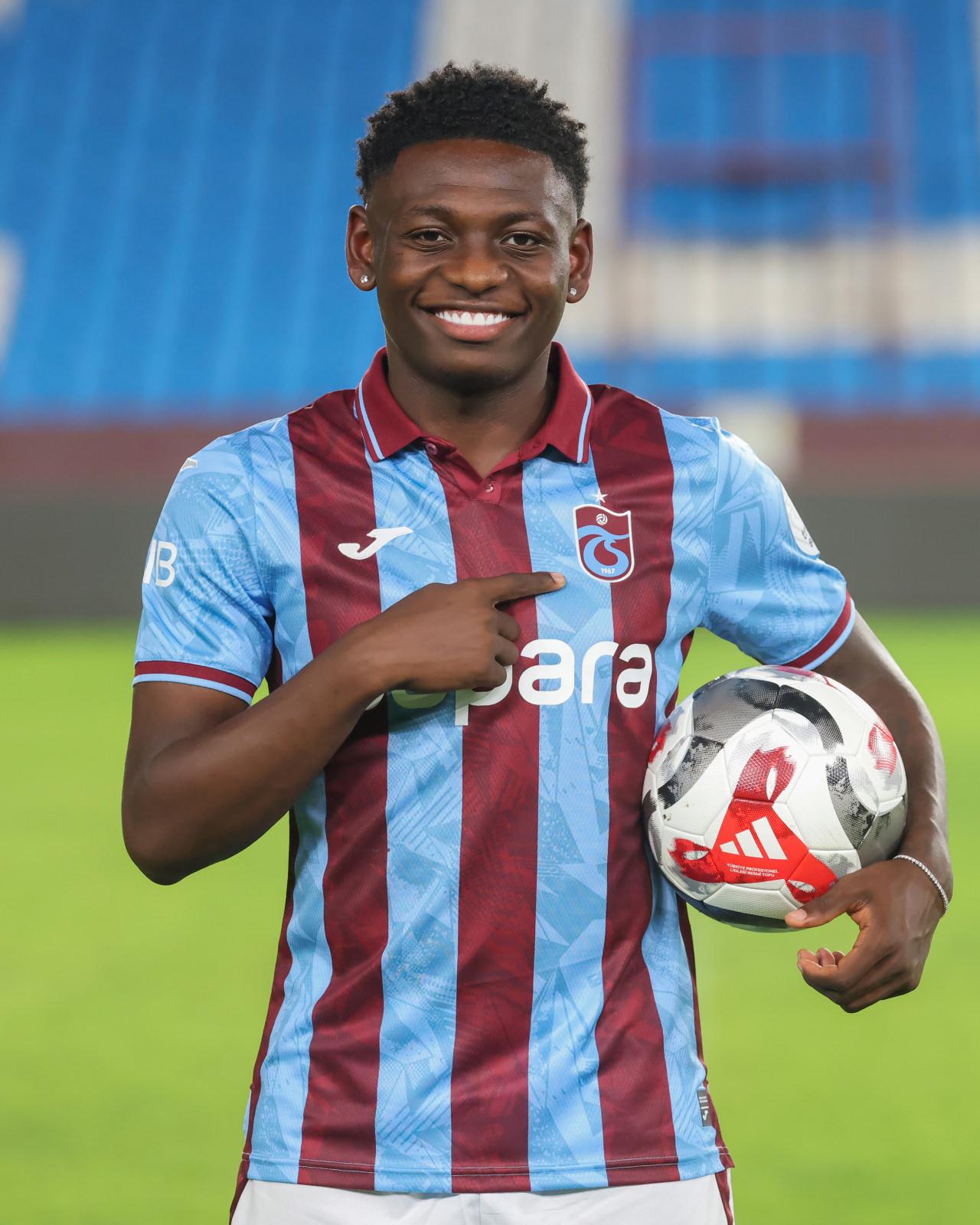 Trabzonspor'un Belçikalı yeni sol kanat oyuncusu Kazeem Olaigbe