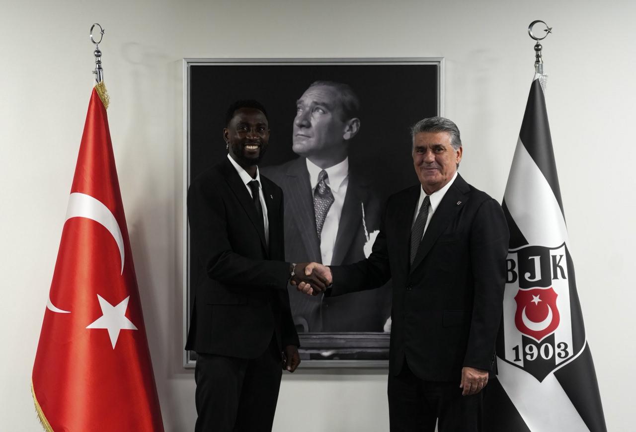 Ndidi ve Beşiktaş başkanı Serdal Adalı
