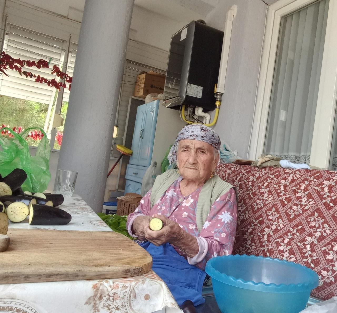 96 yaşındaki Fatma Dereli,