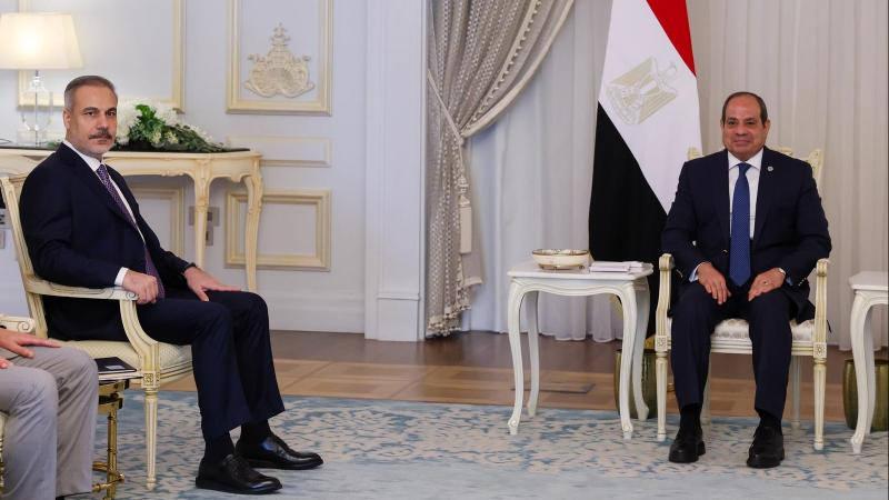 Mısır Cumhurbaşkanı Abdülfettah es-Sisi ve Dışişleri Bakanı Hakan Fidan