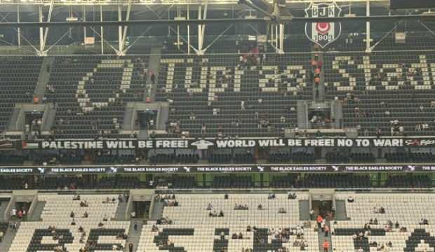 Beşiktaş taraftarından Filistin'e özel pankart!