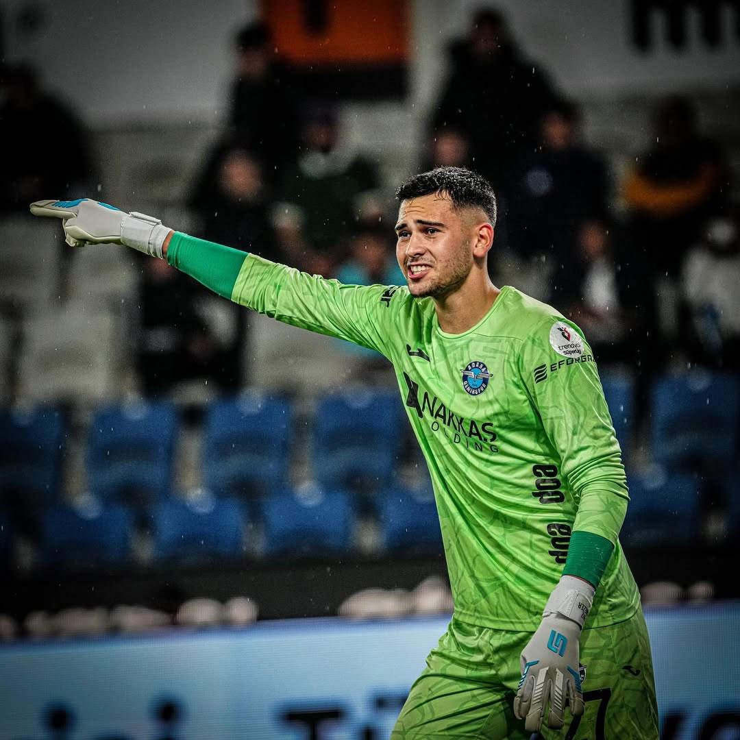 16 yaşındaki genç kaleci Deniz Dönmezer