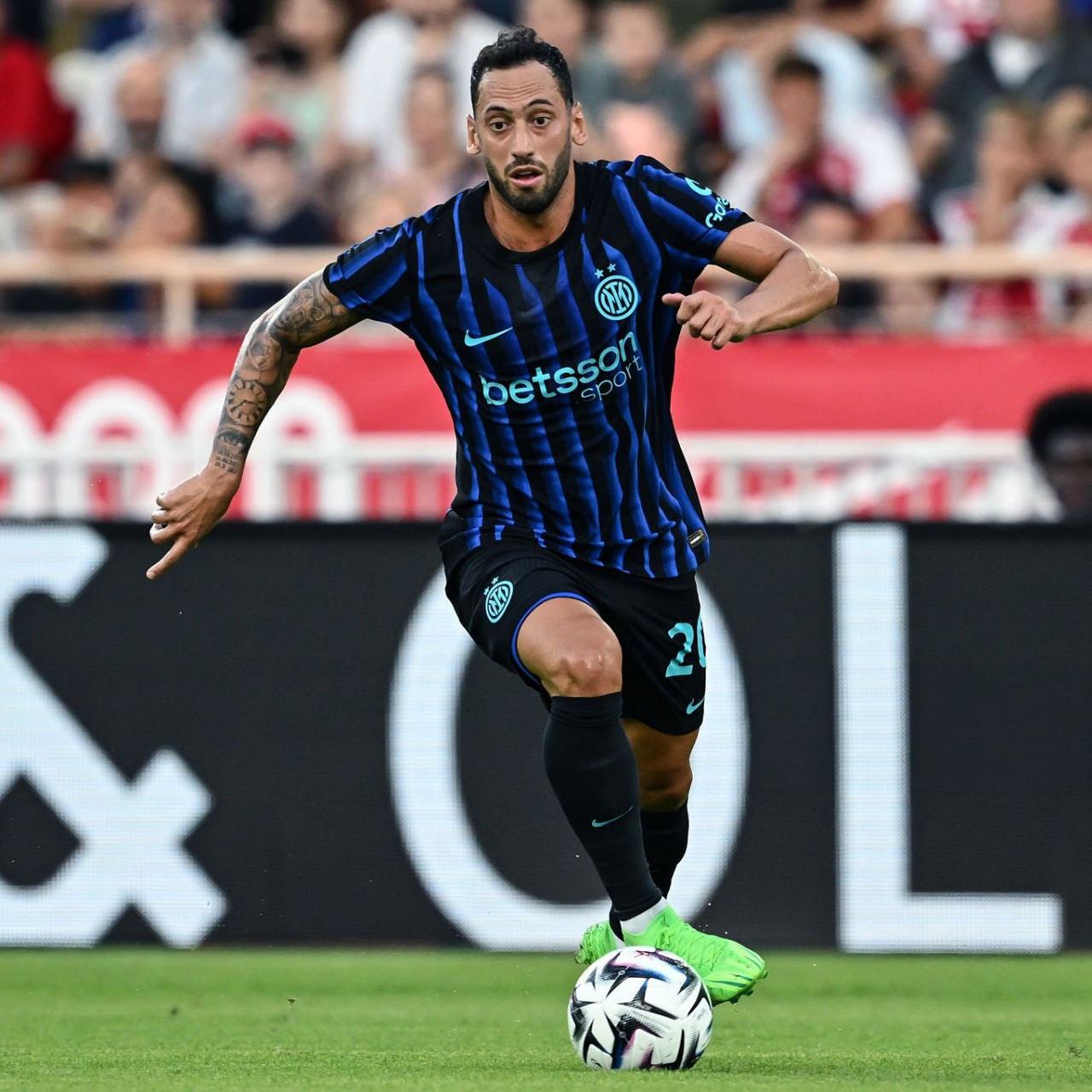 Inter'in orta sahası Hakan Çalhanoğlu