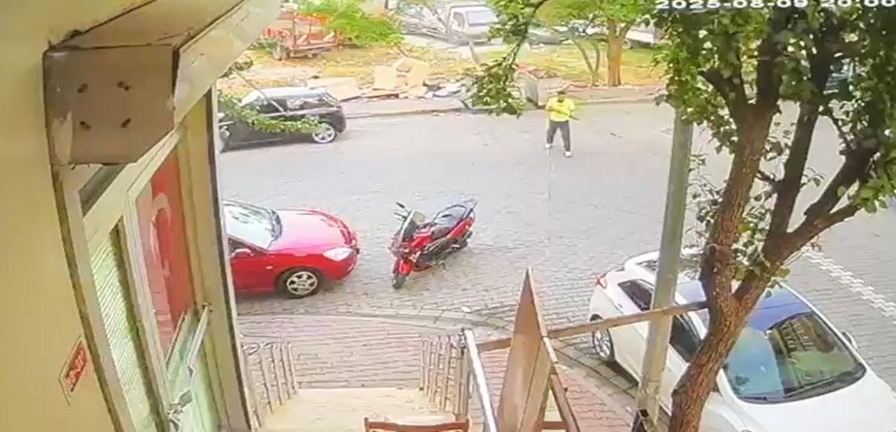Saldırı anı güvenlik kamerasına yansıdı. 