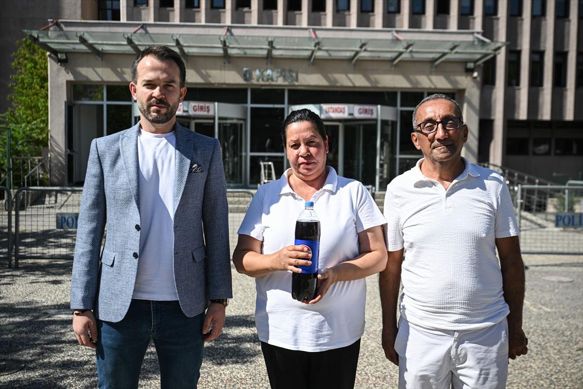 Ailenin avukatı Mehmet Azar ve Kubilay çifti. 