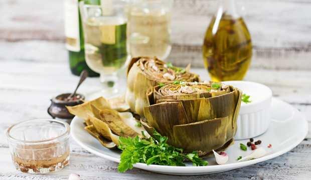 Ege mutfağının incisi: Zeytinyağlı enginar dolması