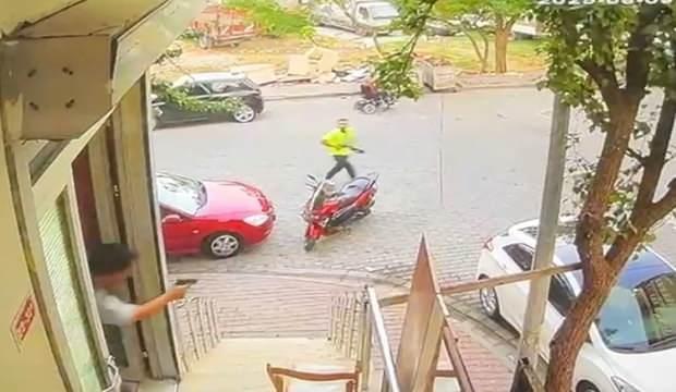 Esenyurt'ta güpegündüz pompalı tüfek dehşeti! 