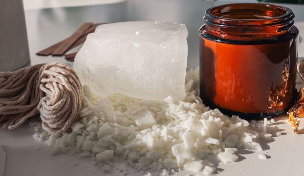 Evde &Ccedil;evre Dostu Uygulama: Eski Mumları Eritip Yeni Tasarımlar Yapma