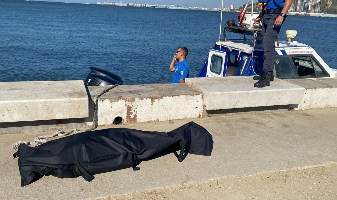İzmir'de denizde bulunan erkek cesedi. 