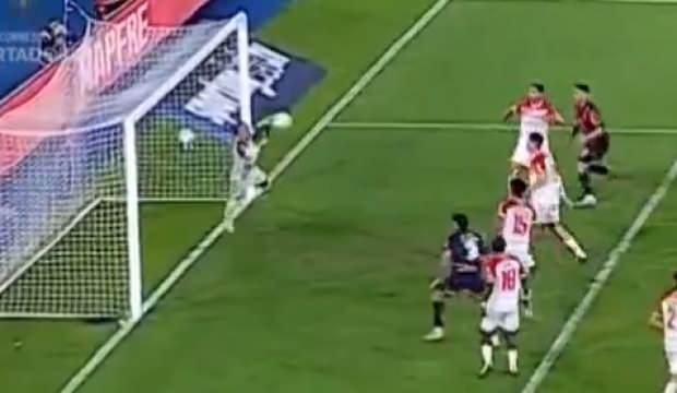 Muslera takımını ipten aldı! Yaptığı kurtarış gündem oldu