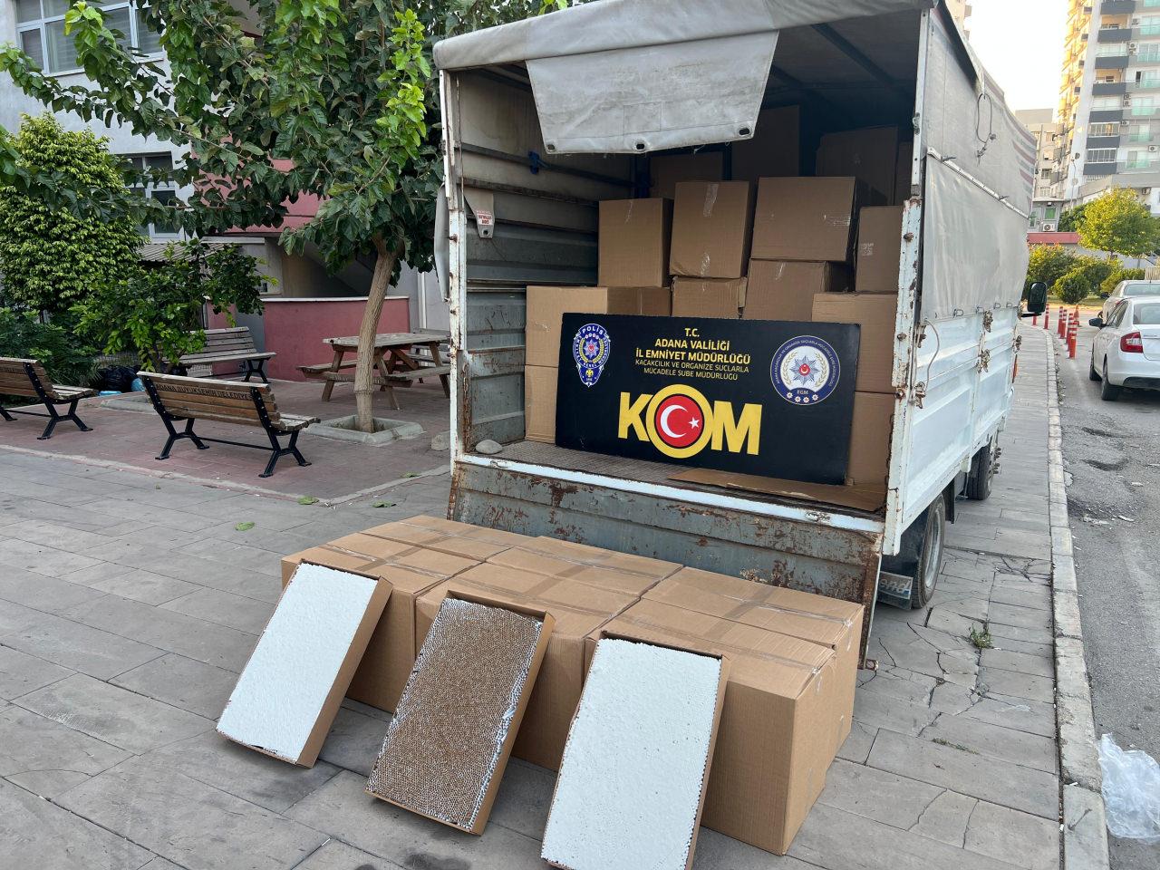 Adana'da 1 milyon 650 bin makaron ele geçirildi.