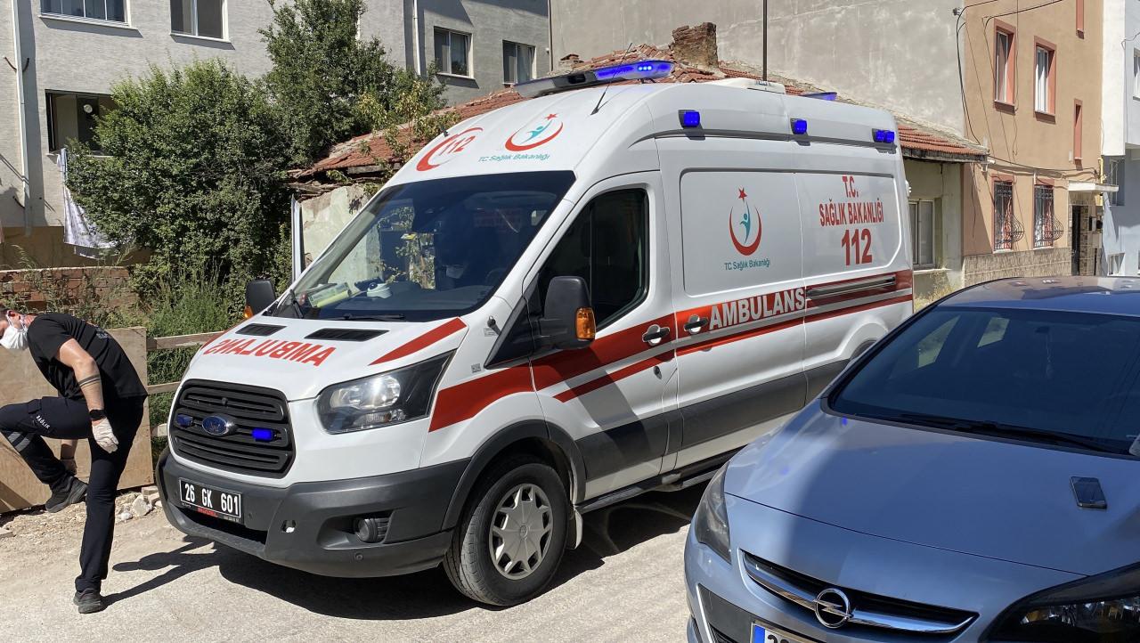 İhbar üzerine bölgeye polis ve sağlık ekipleri sevk edildi.