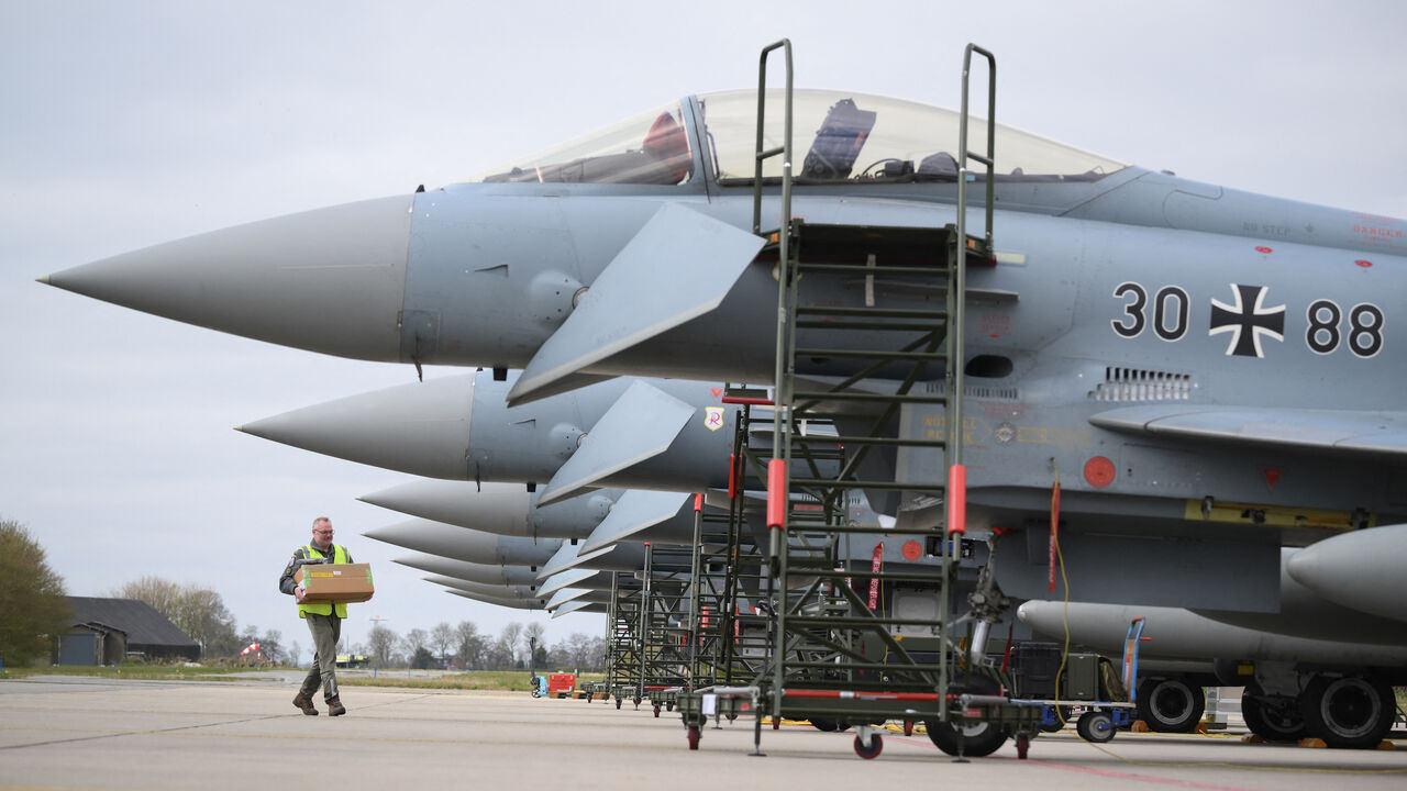 Eurofighter Typhoon savaş uçakları
