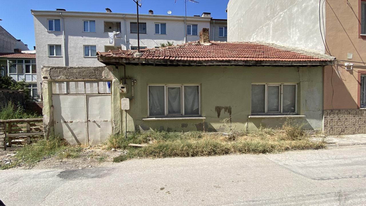 Metruk evin yaklaşık 8 yıldır kullanılmadığı öğrenildi.