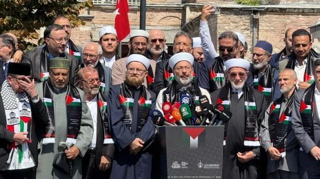 Dünya Müslüman Âlimler Birliği Başkanı Prof. Dr. Ali Muhyiddin el-Karadaği çalıştayın sonuç bildirgesini açıklıyor.