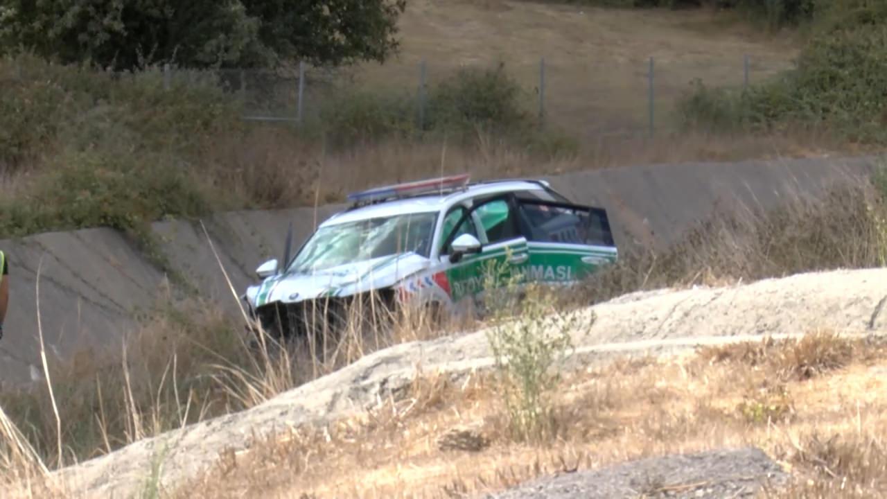 Jandarma aracındaki 2 personel yaralandı. 