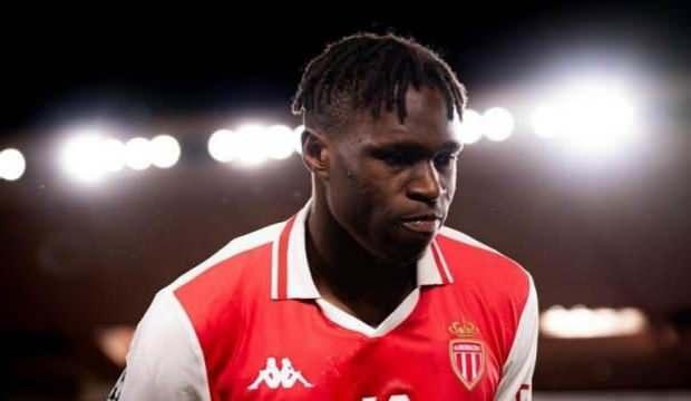 Galatasaray dünyaca ünlü stoperi transfer etti: Bu akşam İstanbul'da