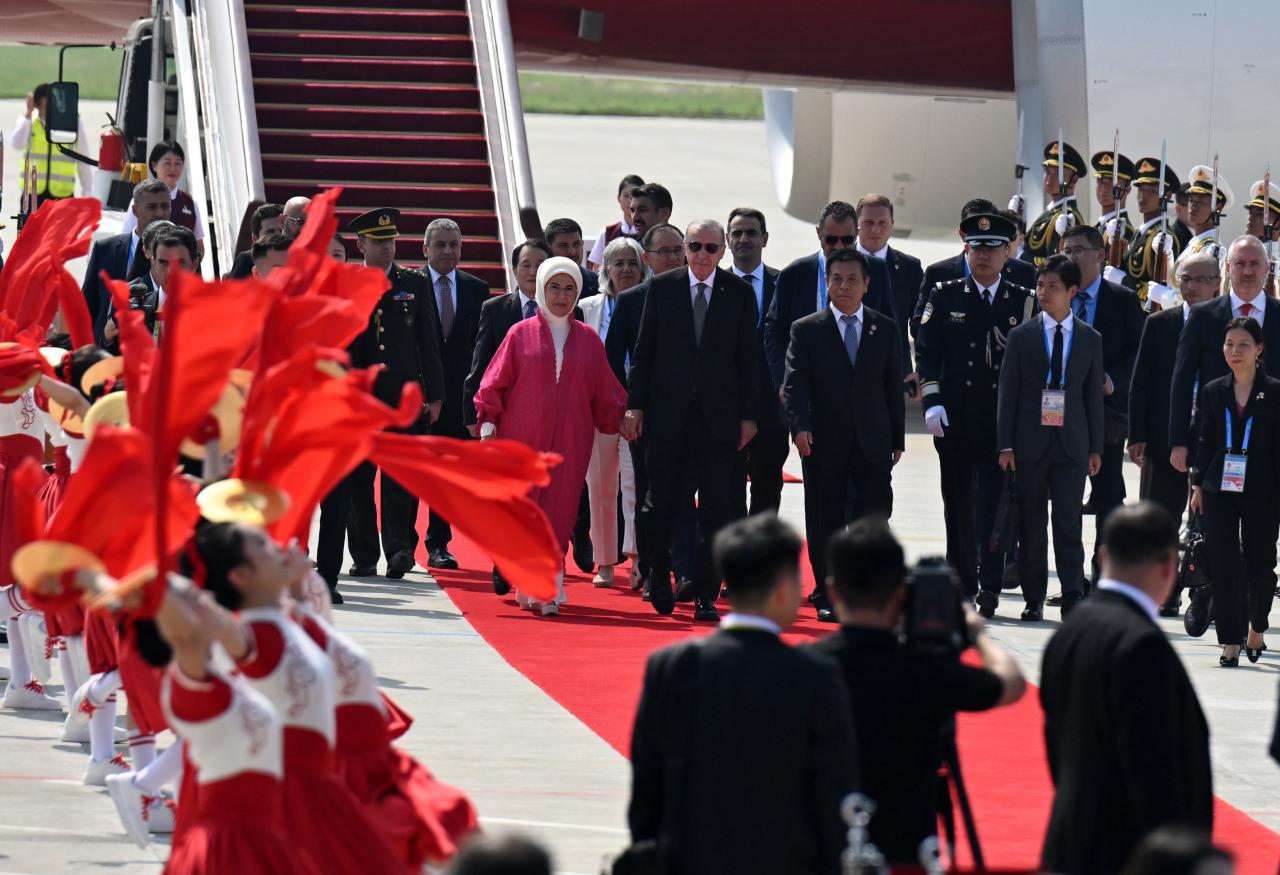 Cumhurbaşkanı Recep Tayyip Erdoğan, Şanghay İşbirliği Örgütünün 25. Devlet Başkanları Konseyi Zirvesi'ne katılmak üzere Çin'in Tiencin şehrine geldi.