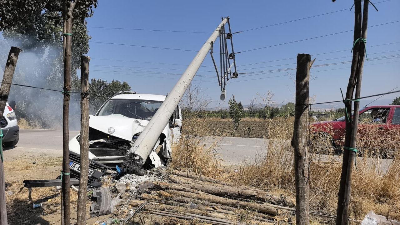 Direğe çarpan otomobilin son hali