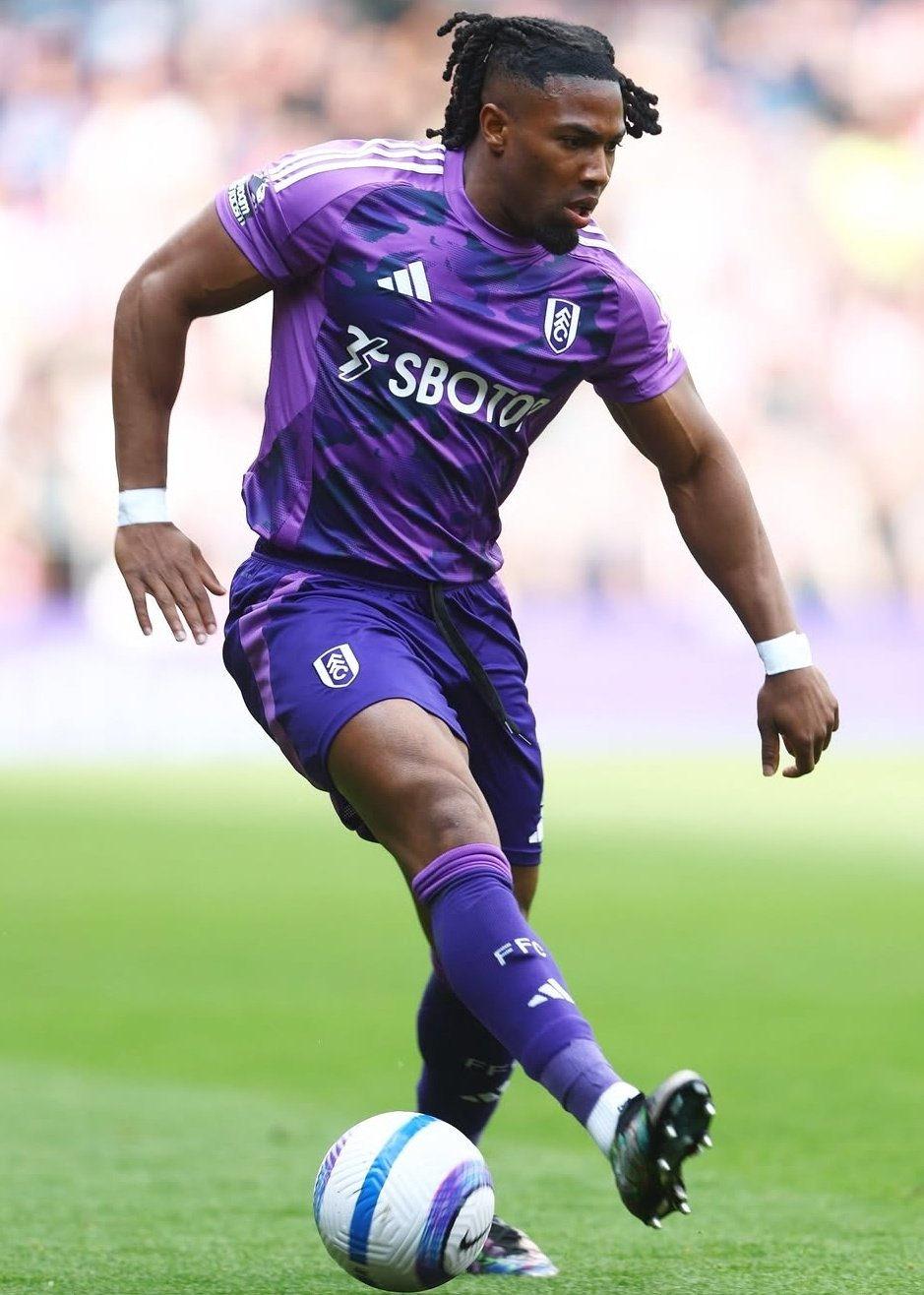 Güçlü fiziğine rağmen hızıyla dikkat çeken Fulham'ın İspanyol futbolcusu Adama Traore