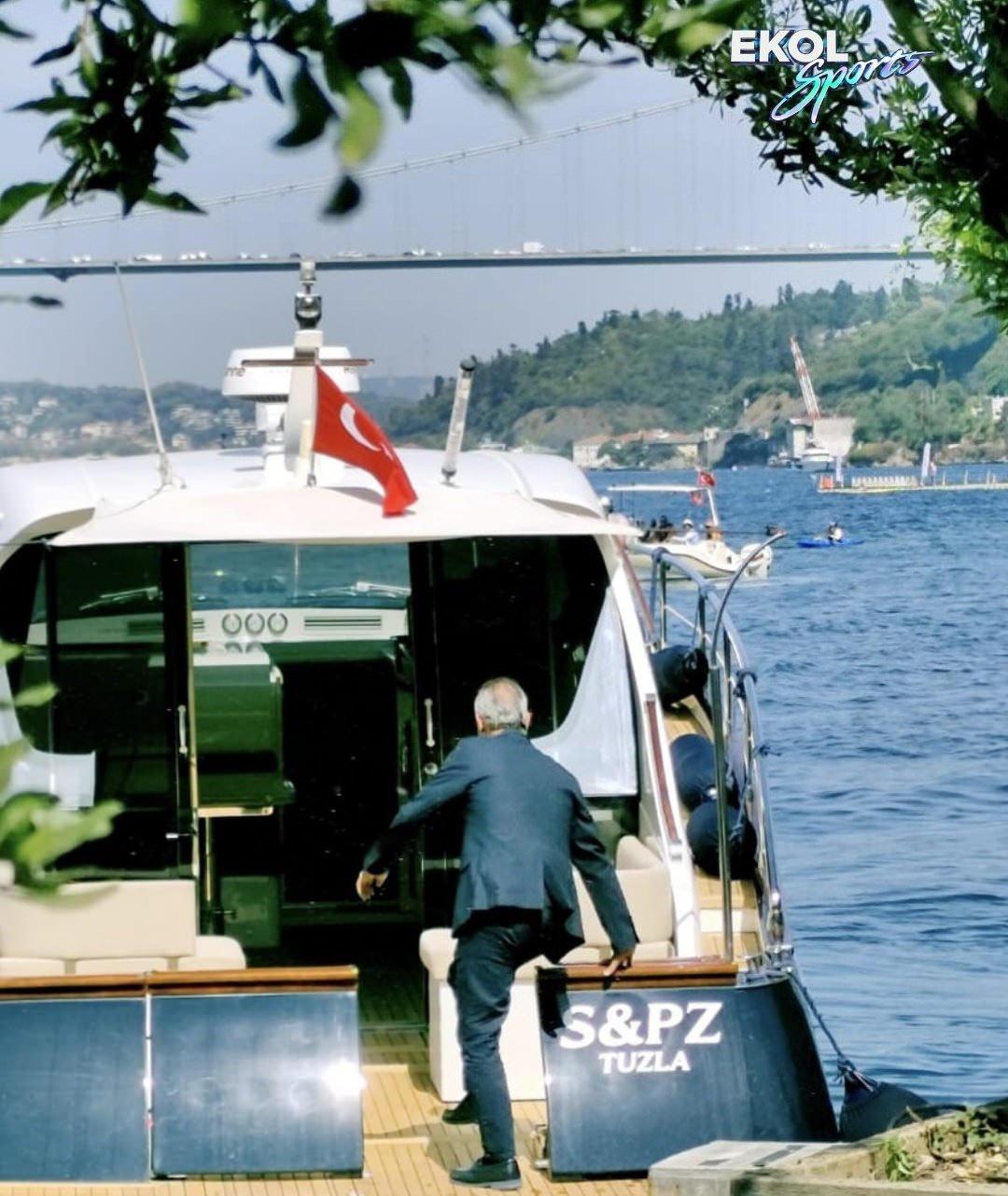 İsmail Kartal'ın Fenerbahçe görüşmesi sonrasında çekilen fotoğrafı