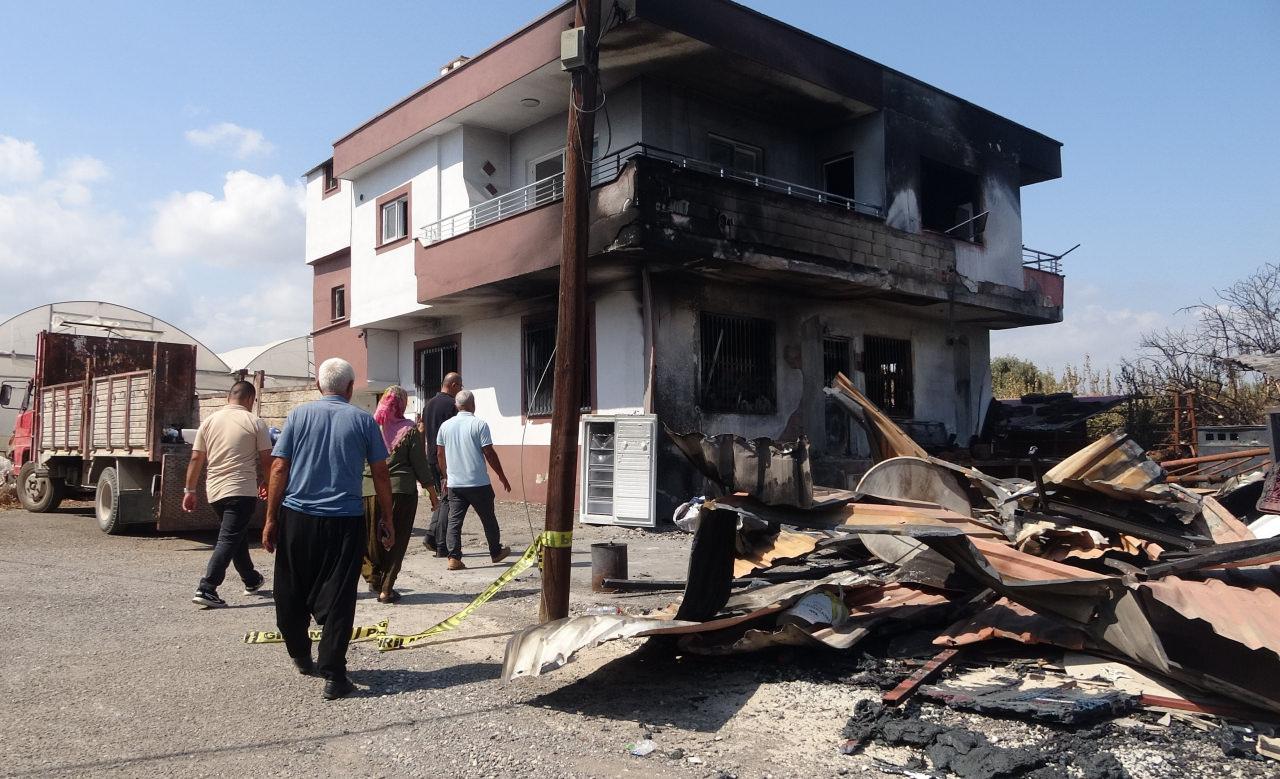  Ahmet ve Şule Özden çiftinin kullanılmaz hale gelen evi. 