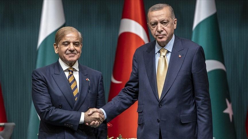 Cumhurbaşkanı Recep Tayyip Erdoğan, Pakistan Başbakanı Şahbaz Şerif ile telefon görüşmesi gerçekleştirdi.