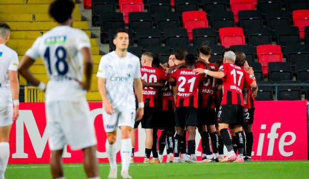 Süper Lig'de nefesler tutuldu: İki takım da 3 puan için mücadele ediyor