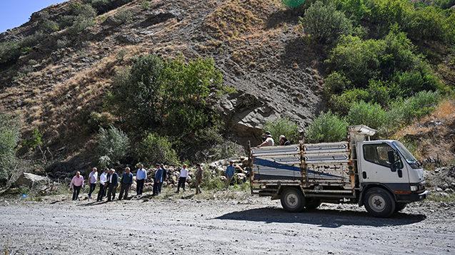 334 küçükbaş hayvanın telef olduğu olay yeri. 