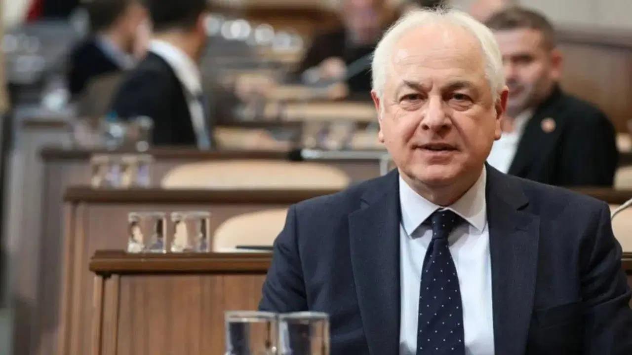 'İhaleye fesat karıştırma' ve 'Suç işlemek amacıyla örgüt kurma, örgüte üye olma ve yardım etme' suçlamaları sebebiyle görevden uzaklaştırılan Beykoz Belediye Başkanı Alaattin Köseler'in tahliyesine karar verildi.