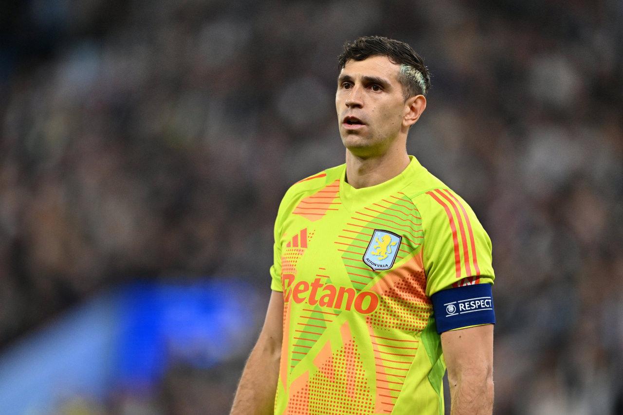 Aston Villa'nın Arjantinli kalecisi Emiliano Martinez