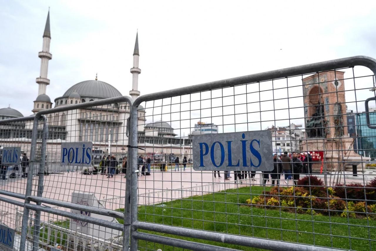 İstanbul Valiliği'nden yapılan açıklamada, Beşiktaş, Beyoğlu, Eyüpsultan, Kağıthane, Sarıyer ve Şişli İlçelerinde 3 gün gösteri ve eylemlerin yasaklandığı duyuruldu.