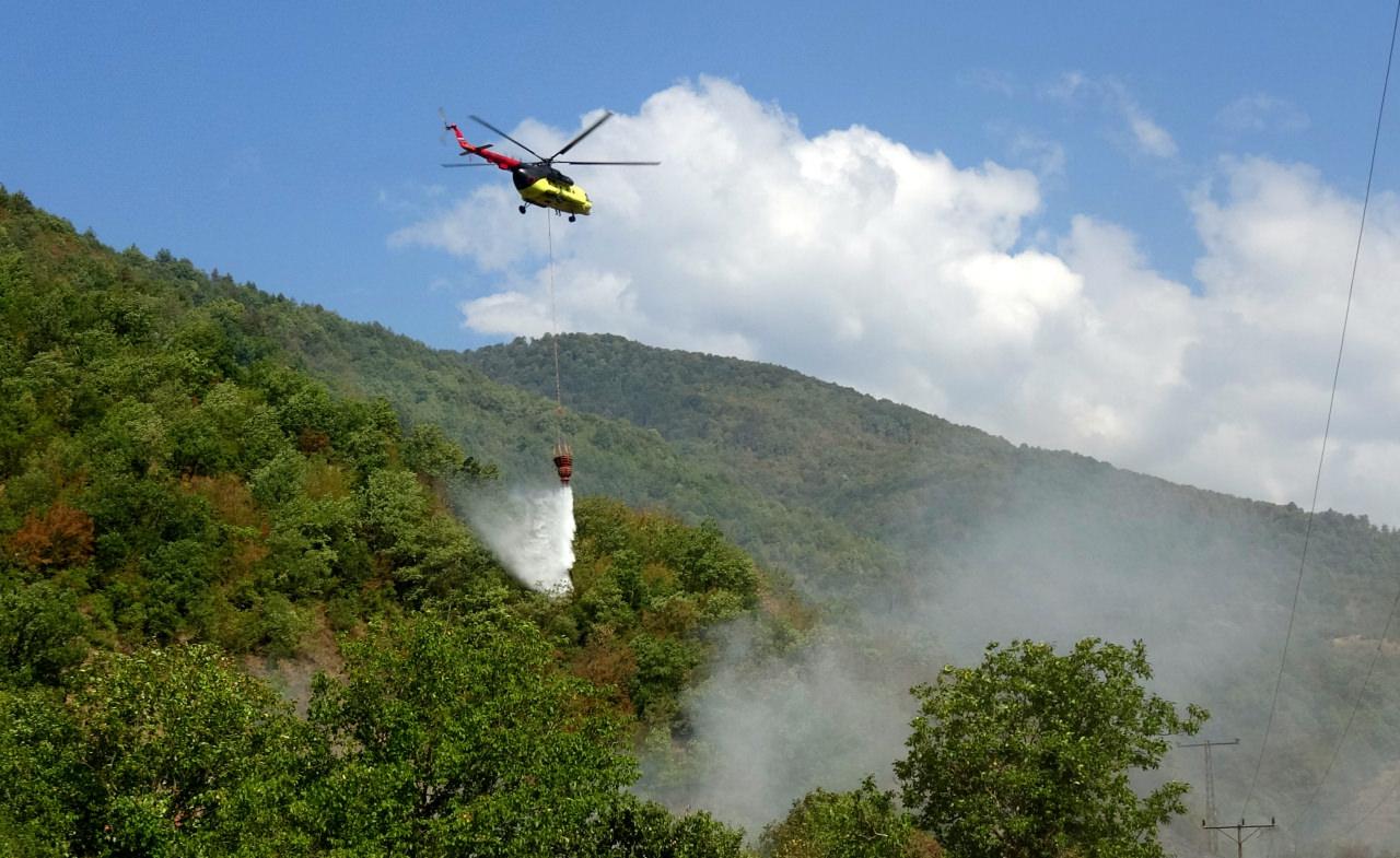 Karabük'ün Safranbolu ilçesinde evde çıkıp ormana sıçrayan yangın kontrol altına alındı.