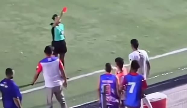 Futbol dünyası bu olayı konuşuyor! Kırmızı kart gören futbolcu kadın hakeme tokat attı