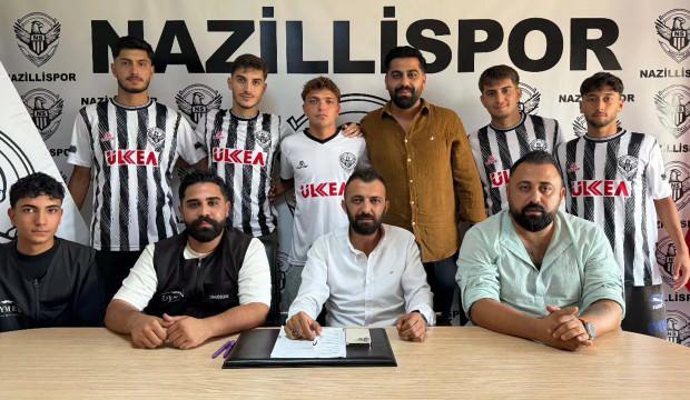 Mahallenin berberi tarihi kulübe destek oldu: Futbolcuya tıraş bedava
