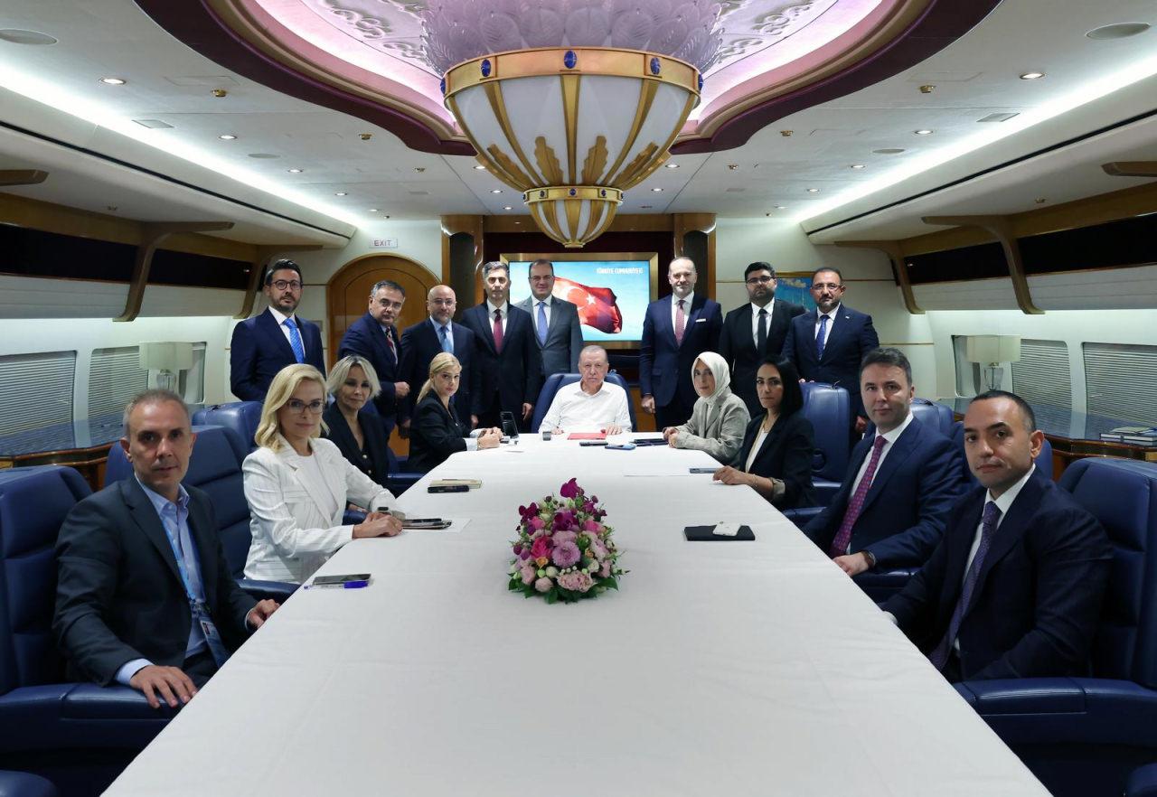 Cumhurbaşkanı Erdoğan, uçakta gazetecilerin sorularını yanıtladı. 