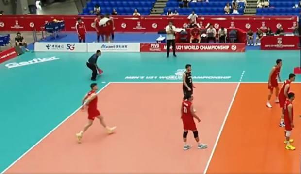 Türk voleybolcular yumruk yumruğa dövüştü: Maçın önüne geçen aparkat