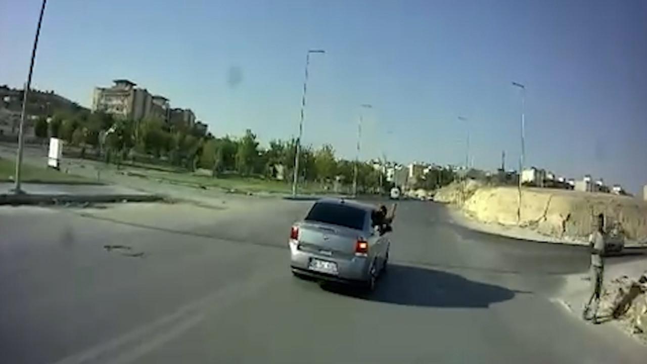 Magandaların otobüsün önünü kestiği an
