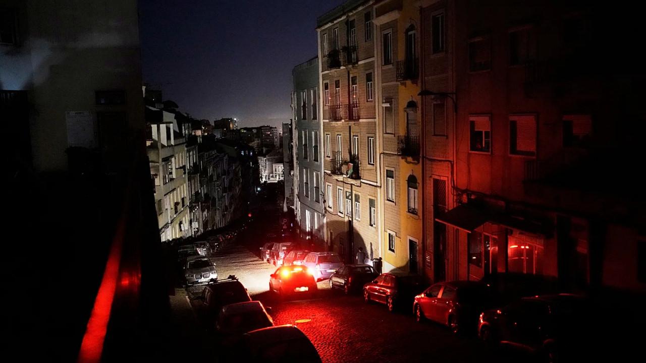 Avrupa'da yaşanan elektrik kesintisinde hayat durmuştu