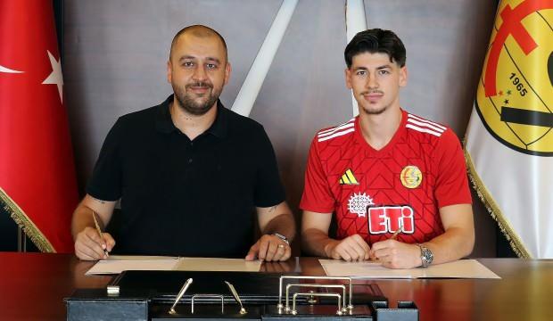 21 yaşında S&uuml;per Lig'i bıraktı, 3. Lig ekibine transfer oldu
