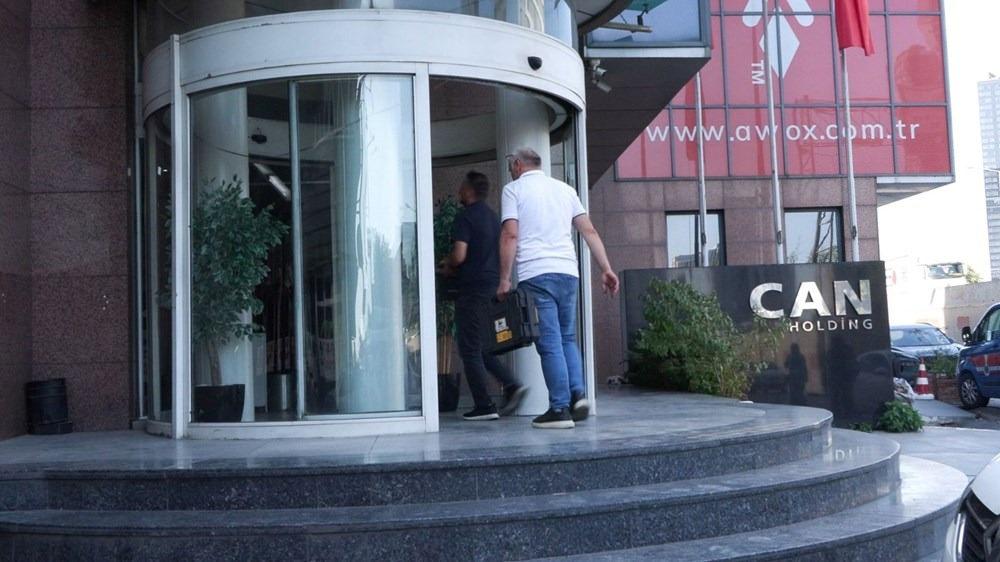 Holdinge yönelik yürütülen soruşturma sürüyor. Binalarda arama yapılmıştı. 