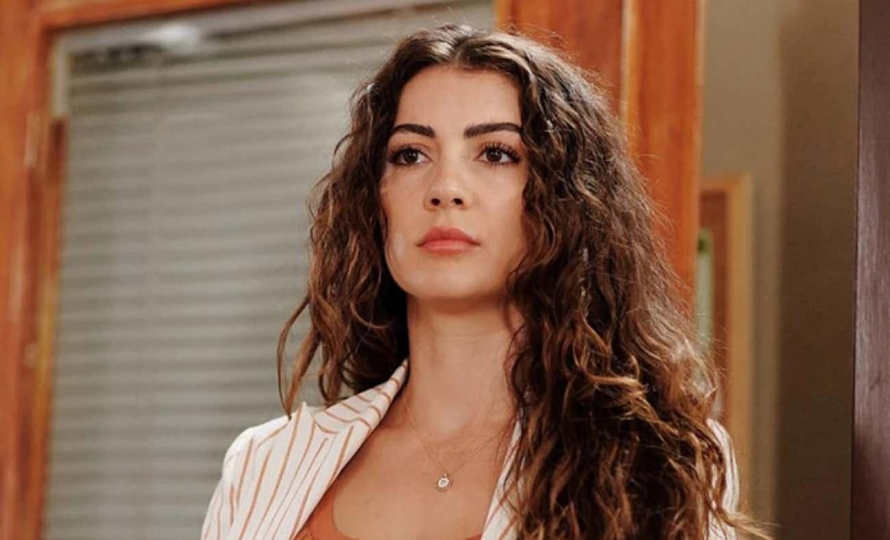 Burcu Özberk'ten sitem dolu çıkış! "İnsanların kafasını şişirmeyin"