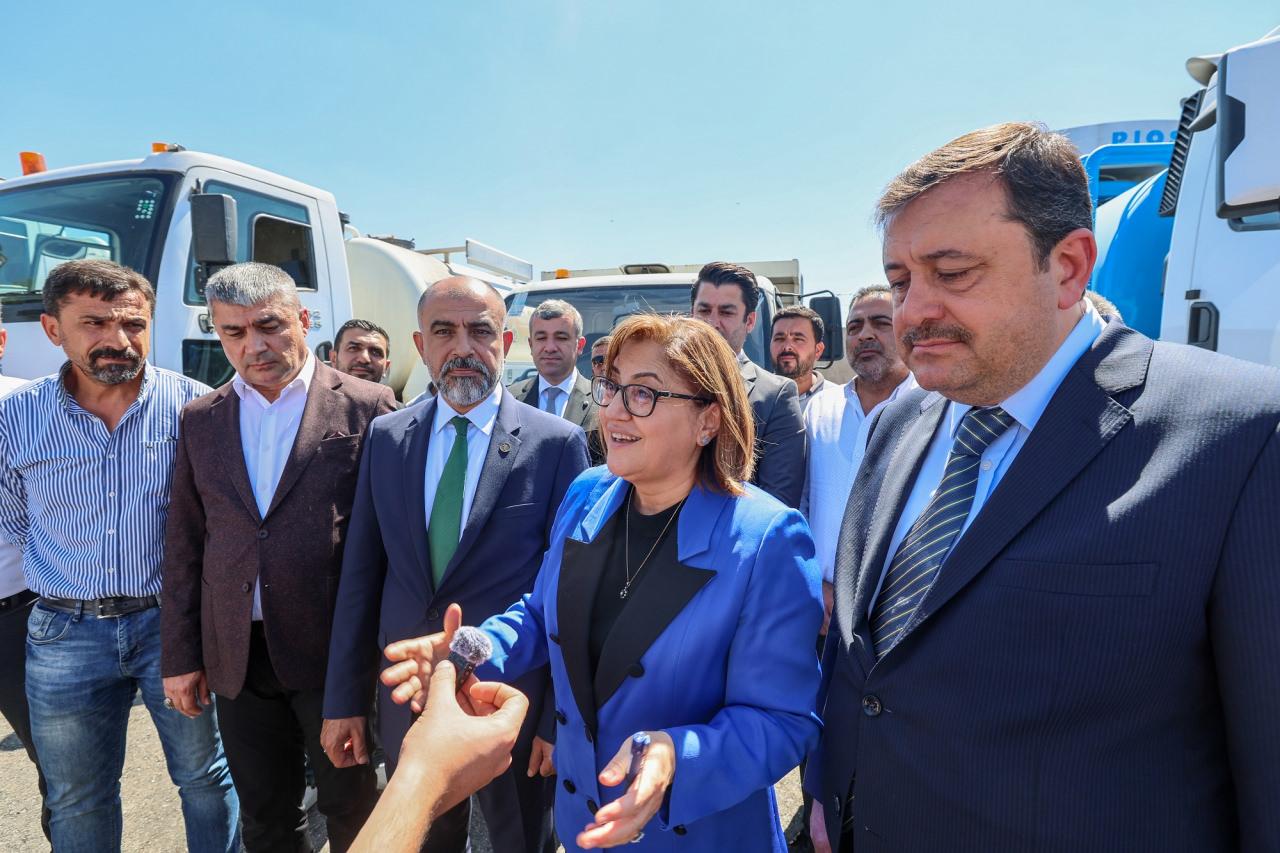 Gaziantep Büyükşehir Belediye Başkanı Fatma Şahin, çalışmaların yapıldığı alanda. 